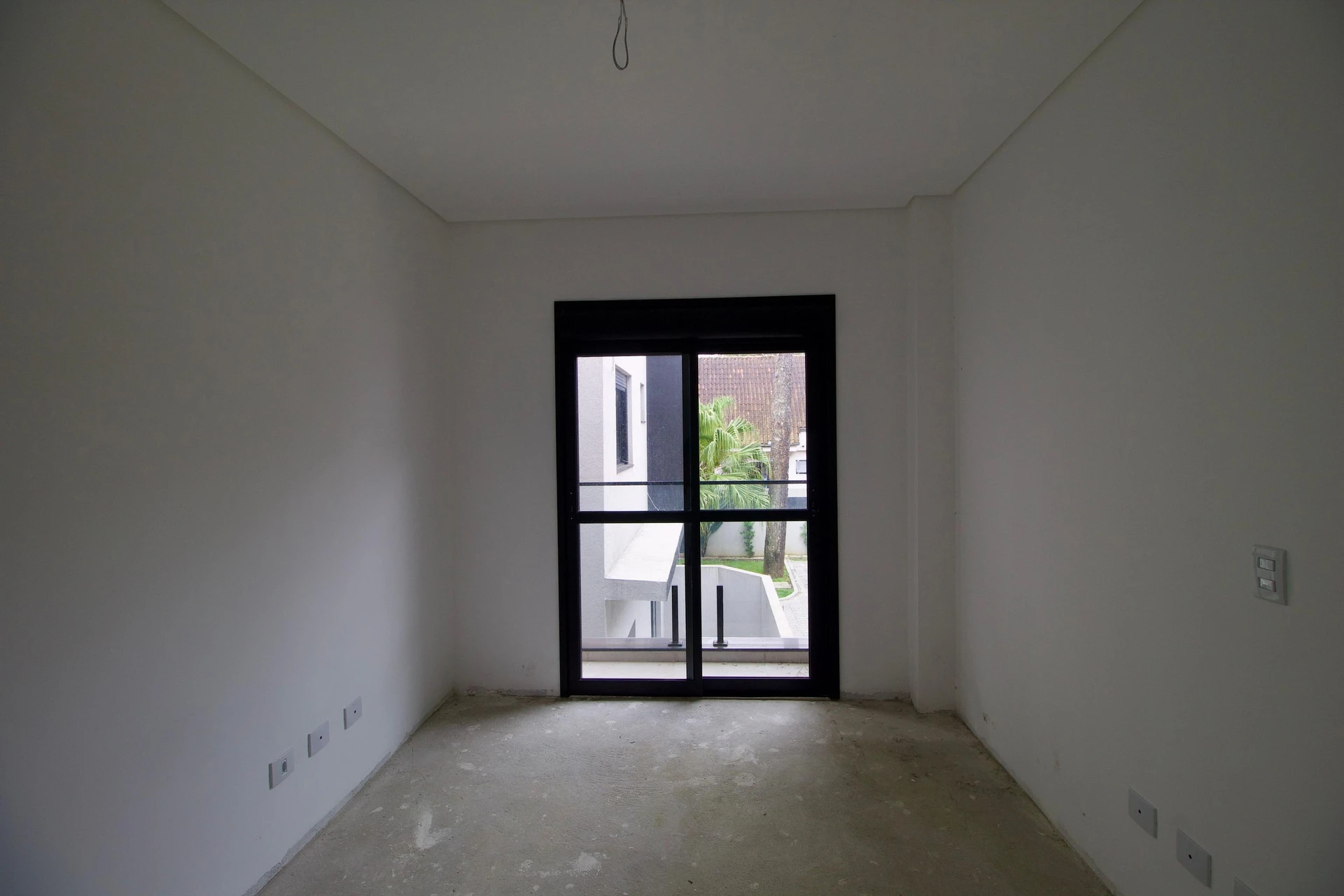 4-bedroom house with a garden — photo 25