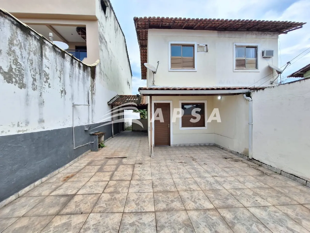 Casa com 2 quartos e cozinha fechada com fogão a gás — photo 14
