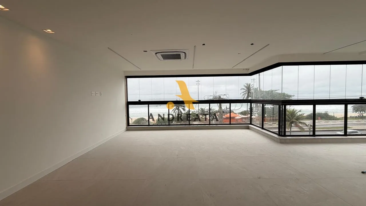 Apartment on the 2nd floor with a water view