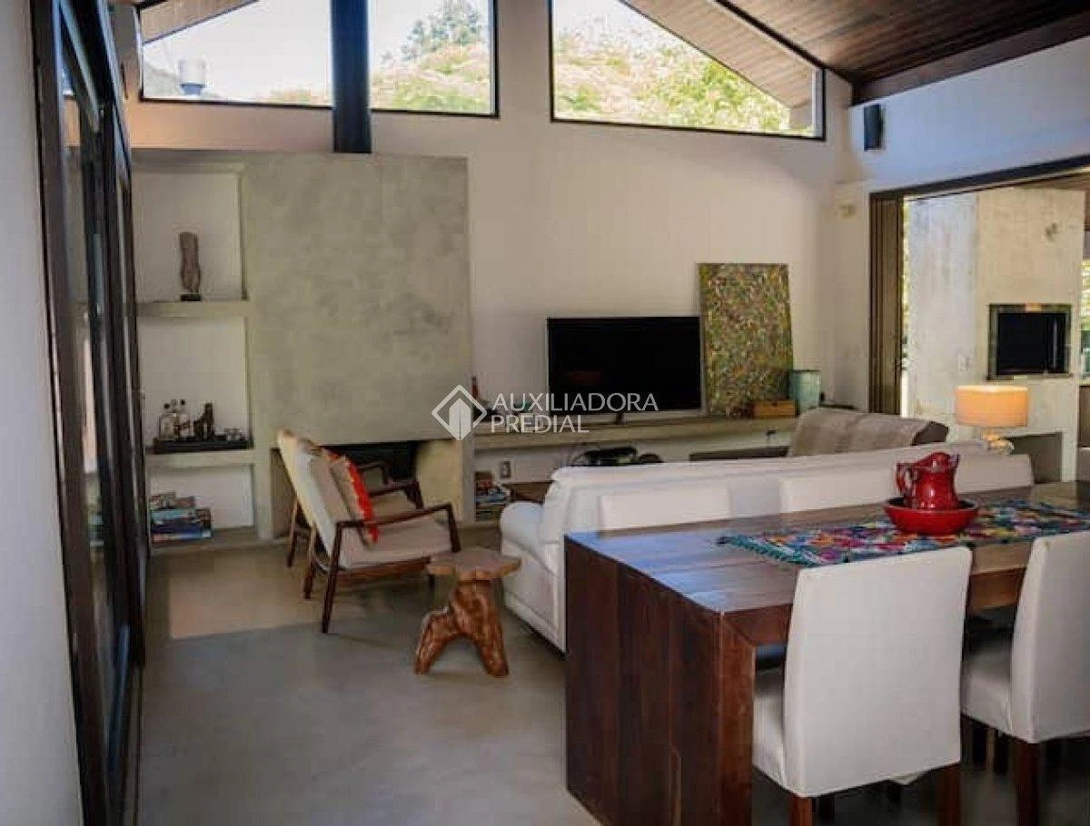 3-bedroom house with a dishwasher