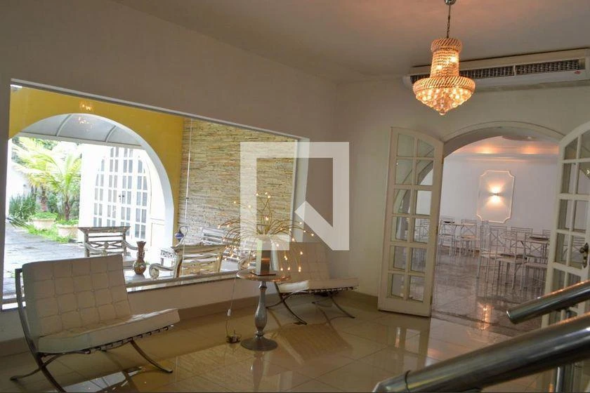 House with 5 bedrooms, balcony and 650 m² — photo 6