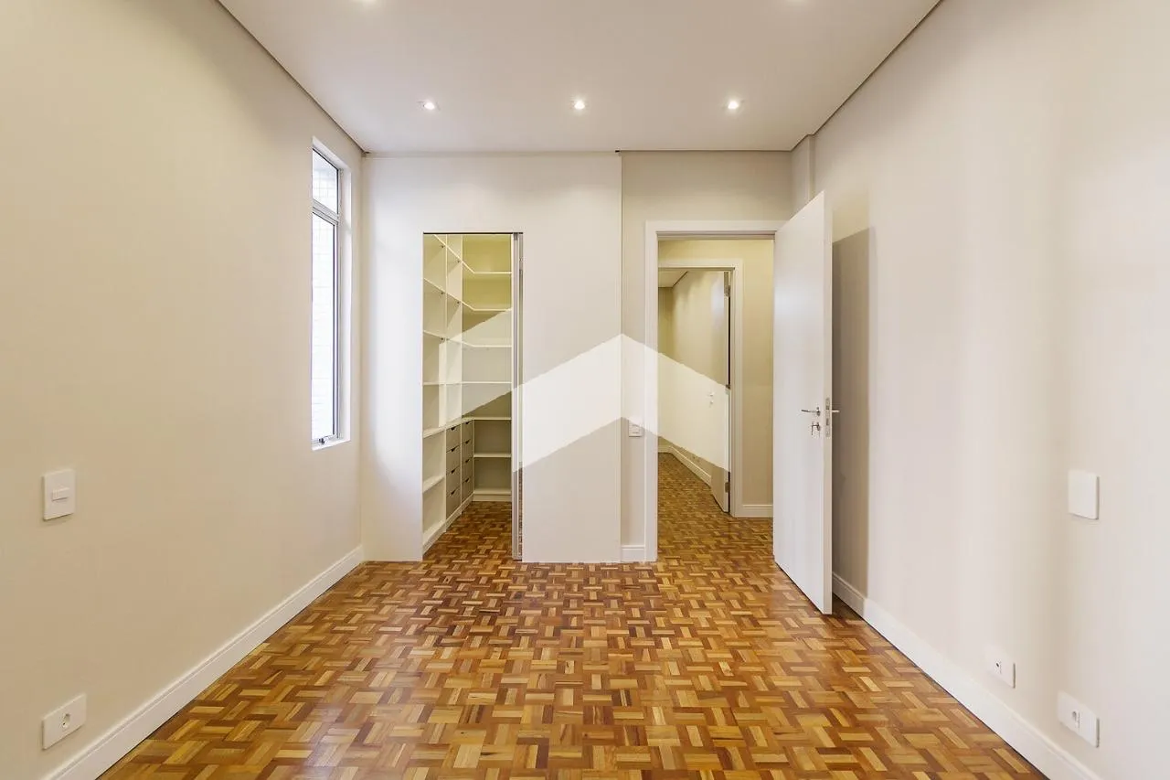 Furnished 3-bedroom apartment with closed kitchen — photo 15