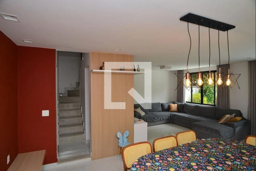 6-bedroom house with a bathtub — photo 8