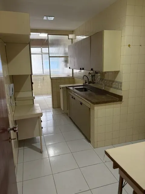 Unfurnished 3-bedroom apartment with 3 bathrooms — photo 33