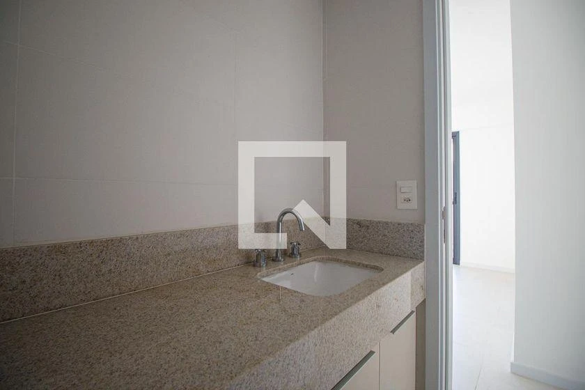 3-bedroom apartment with a gas stove and 2 parking spots — photo 3