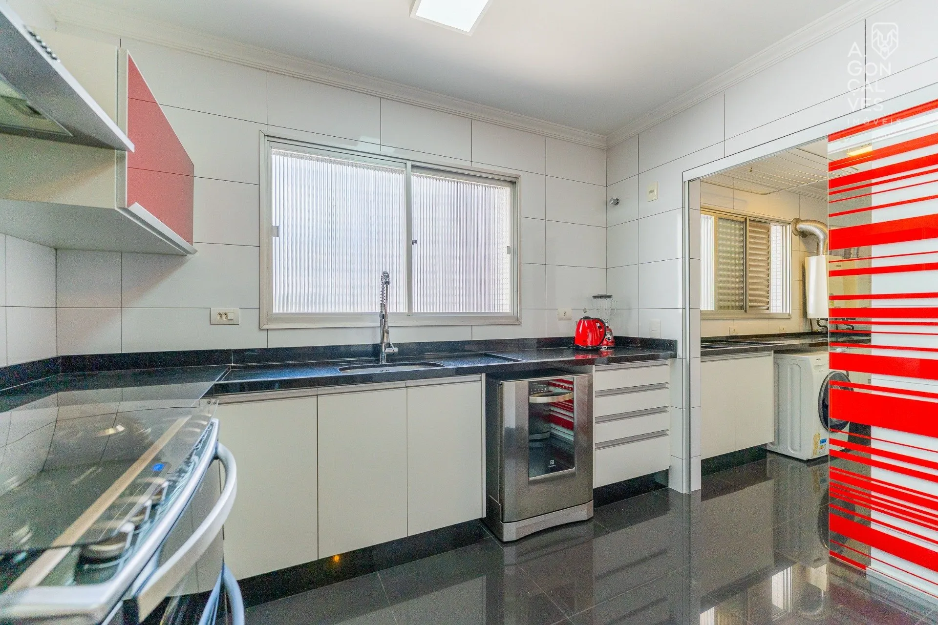 Furnished 219 m² apartment with 4 bedrooms and 2 parking spots — photo 14