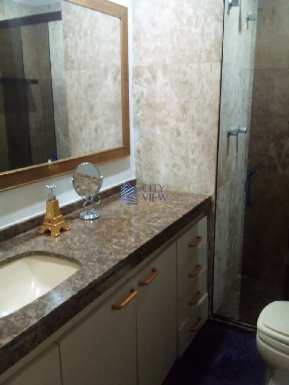 Apartamento com 4 quartos e cozinha fechada moderna — photo 2