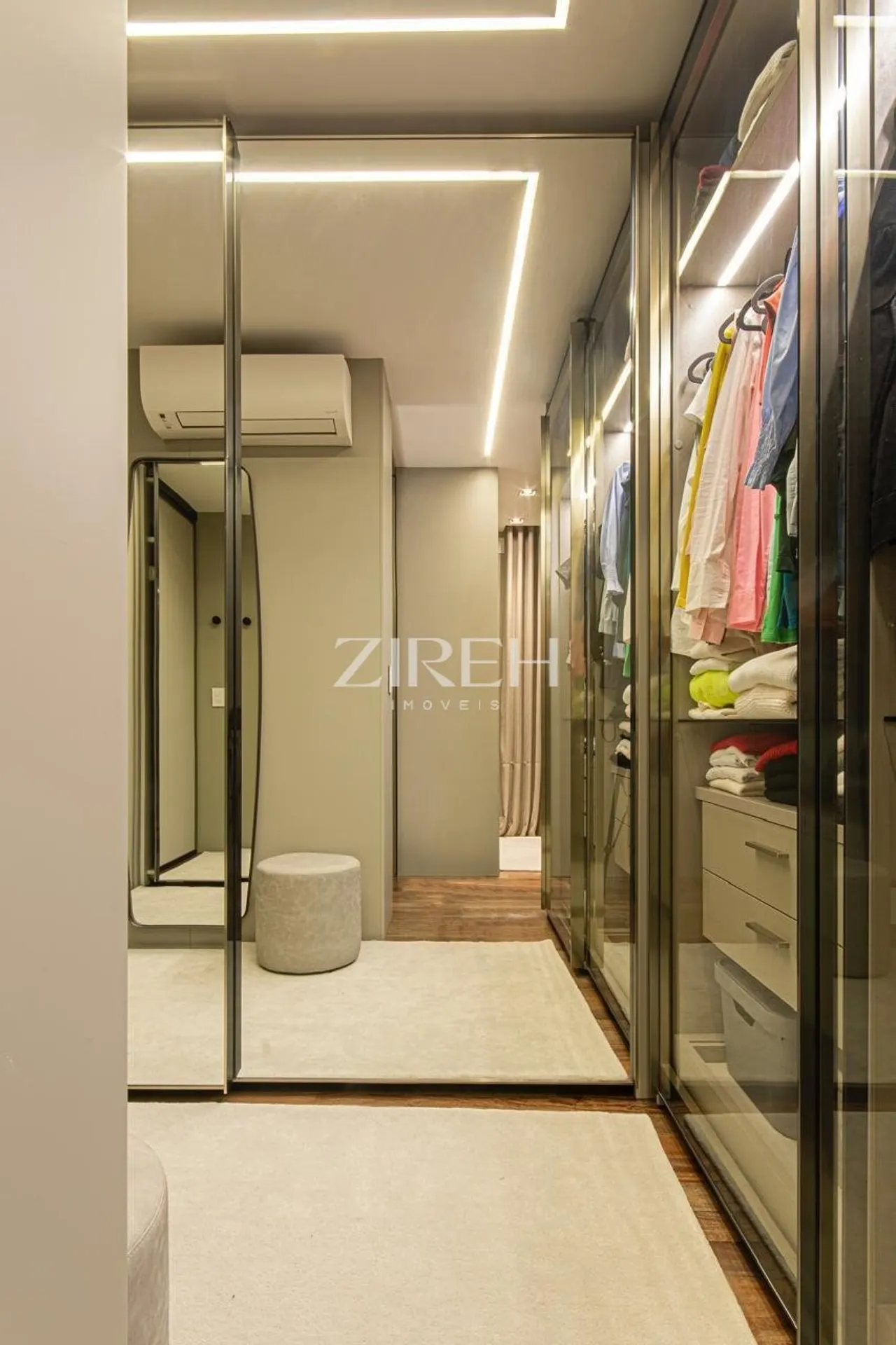 2-bedroom apartment in a building with a gym — photo 9