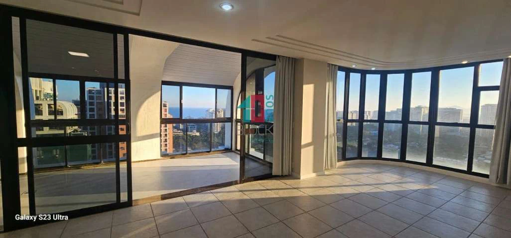 Duplex penthouse with 3 en-suite bedrooms and 200 m² — photo 26