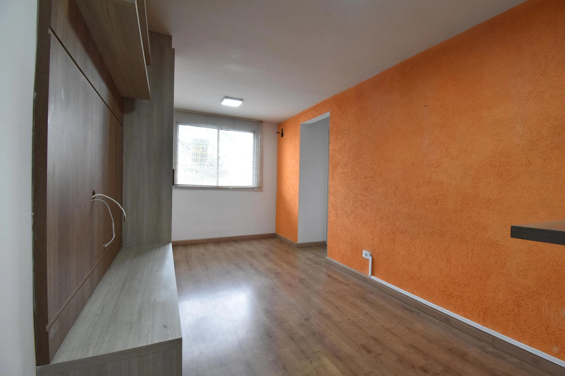 Засклений балкон та 2 спальні: квартира 49 м²
