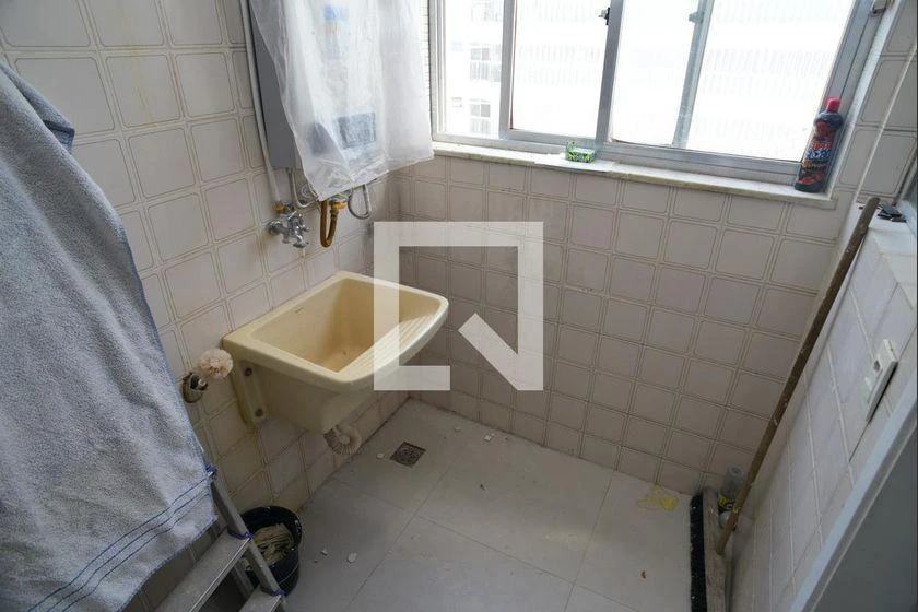 Квартира з 2 спальнями та дерев'яною підлогою або ламінатом — photo 31