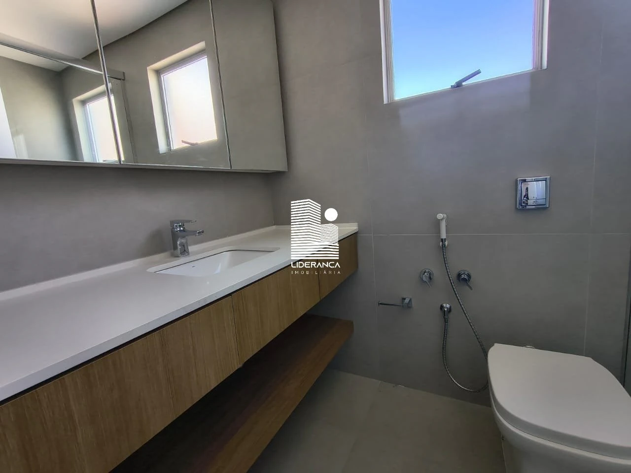 3-bedroom apartment with a home office — photo 10