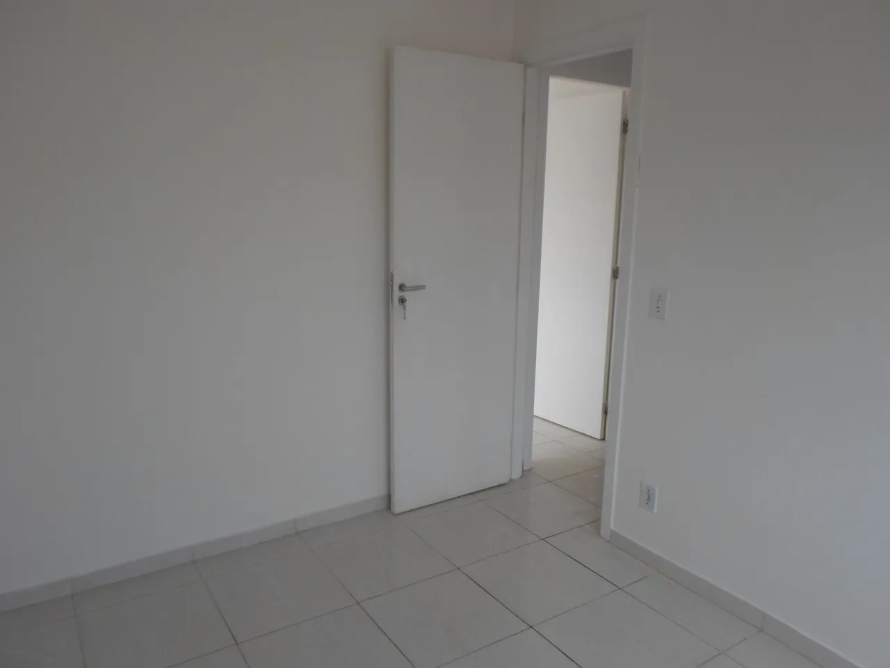 3-bedroom apartment with a separate, closed kitchen — photo 14