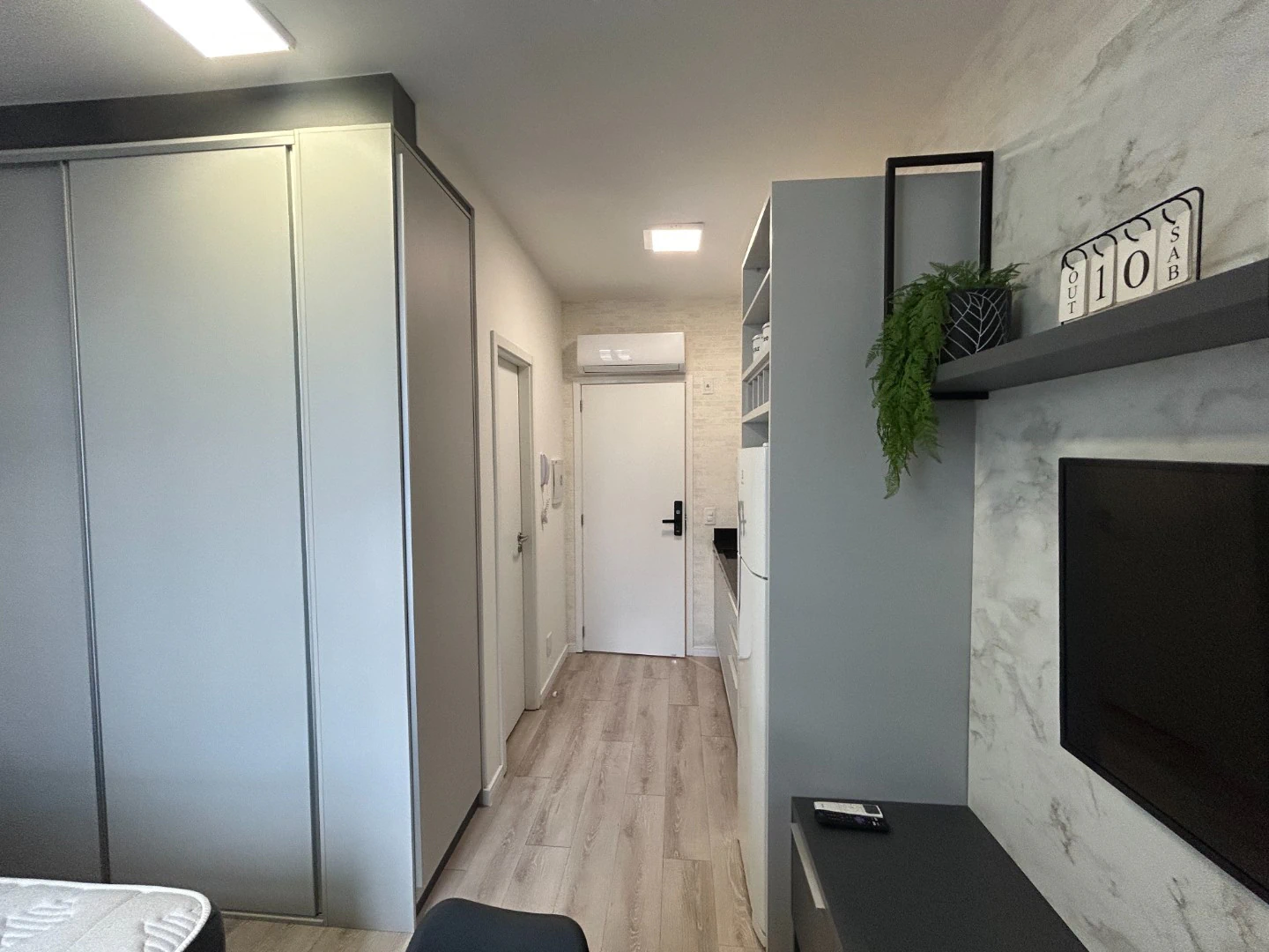 Furnished 36 m² studio with 1 bedroom and 1 bathroom — photo 7