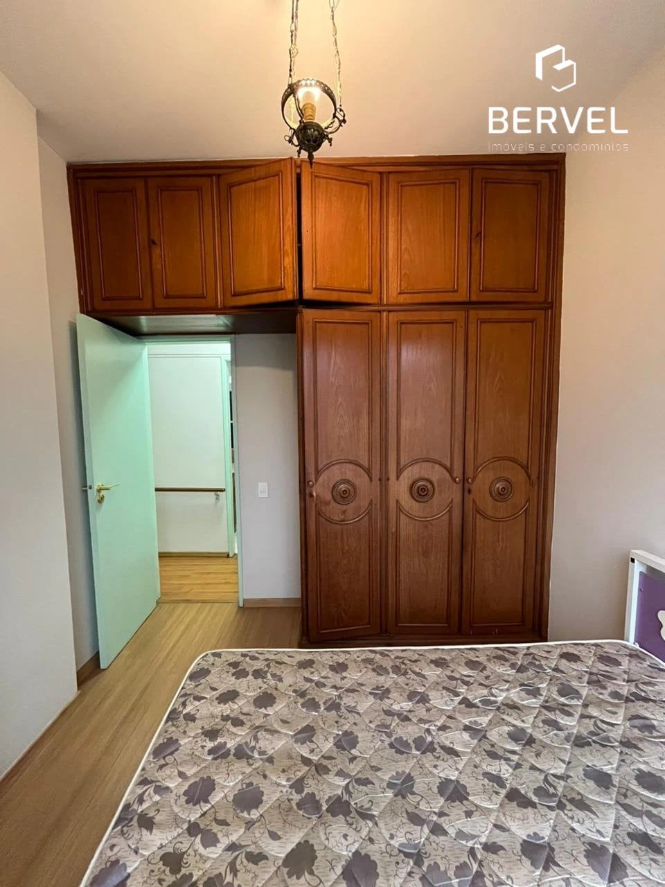 2-bedroom apartment with 1 bathroom, no parking — photo 3