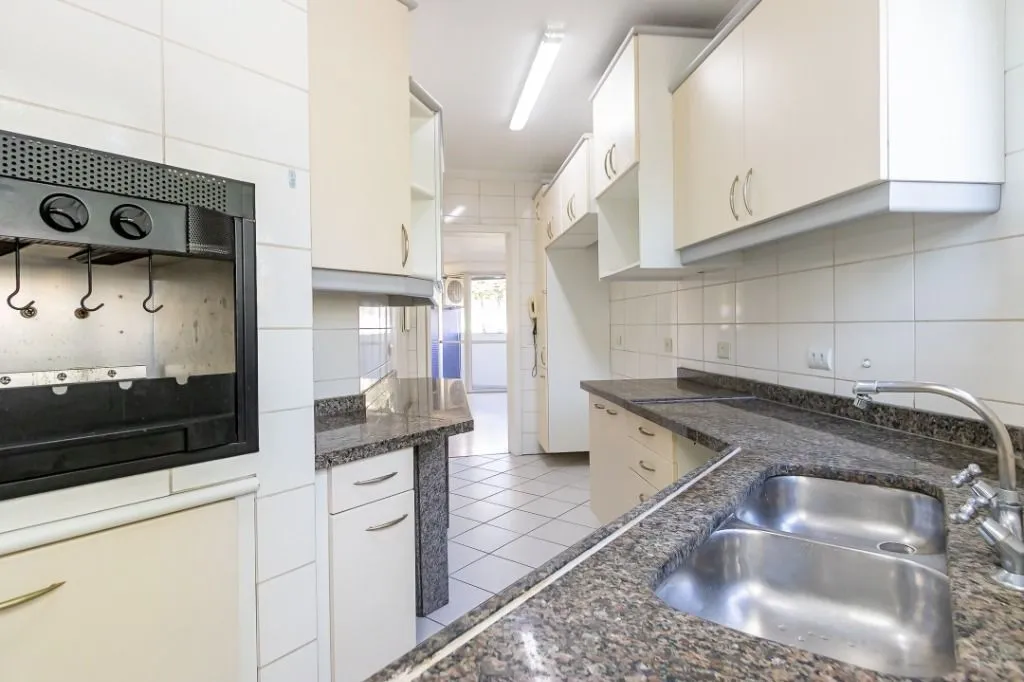 214 m² apartment with a balcony and 3 bedrooms — photo 10