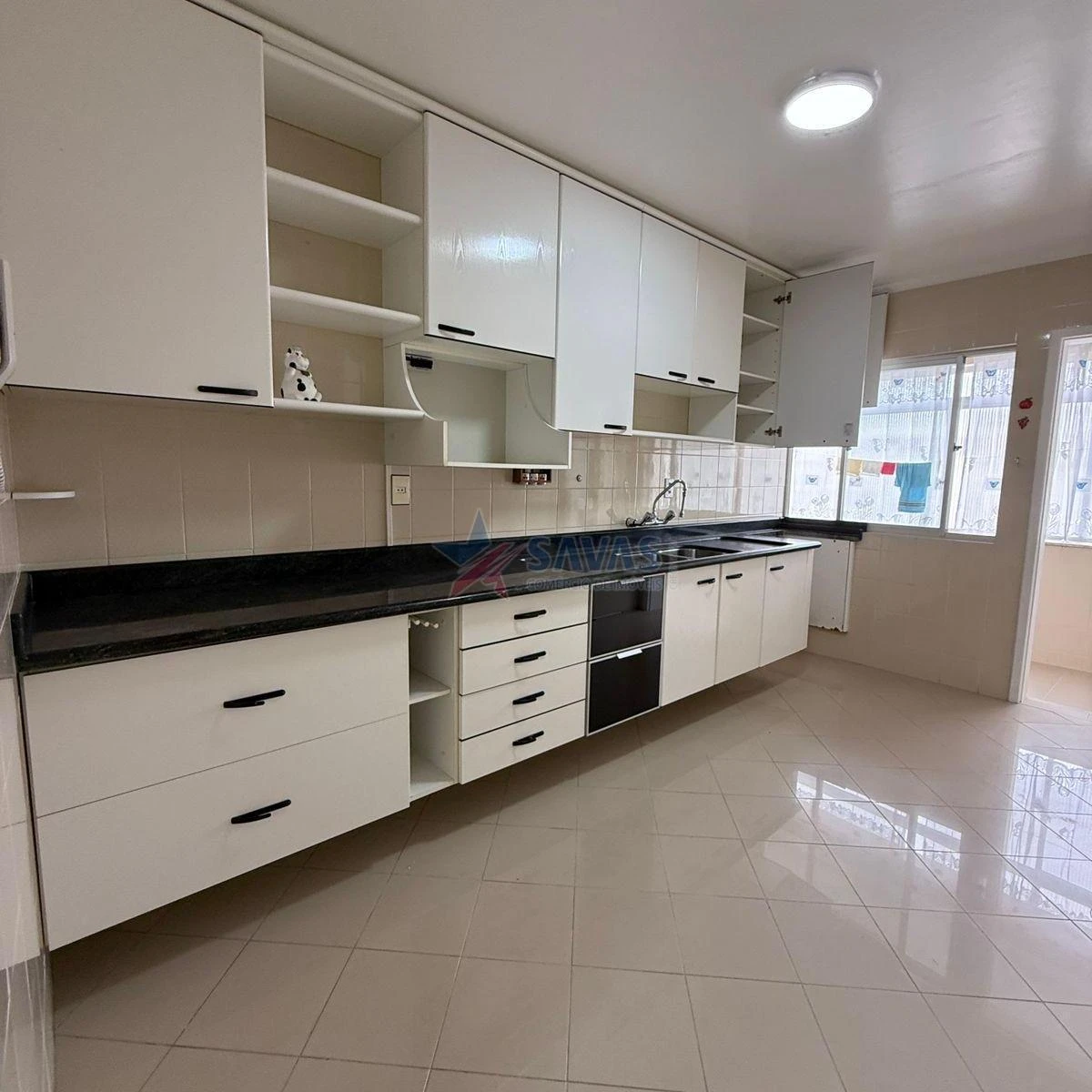 Glass-enclosed balcony in a 2-bedroom apartment, 88 m² — photo 12
