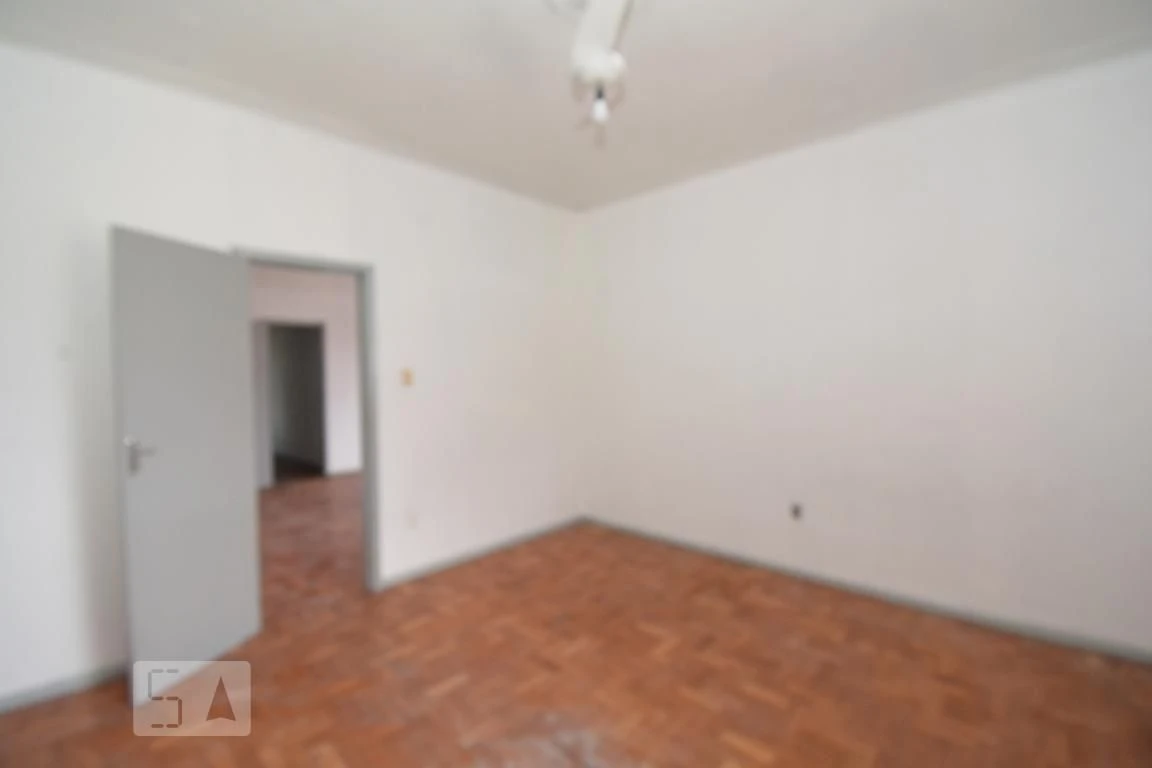 Wood or laminate floors in a 2-bedroom house, 100 m² — photo 9