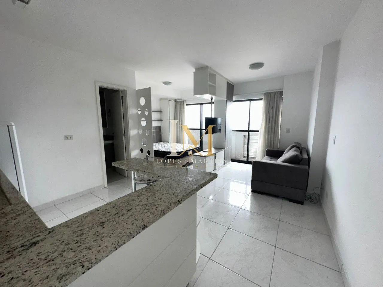 One-bedroom apartment with a washing machine