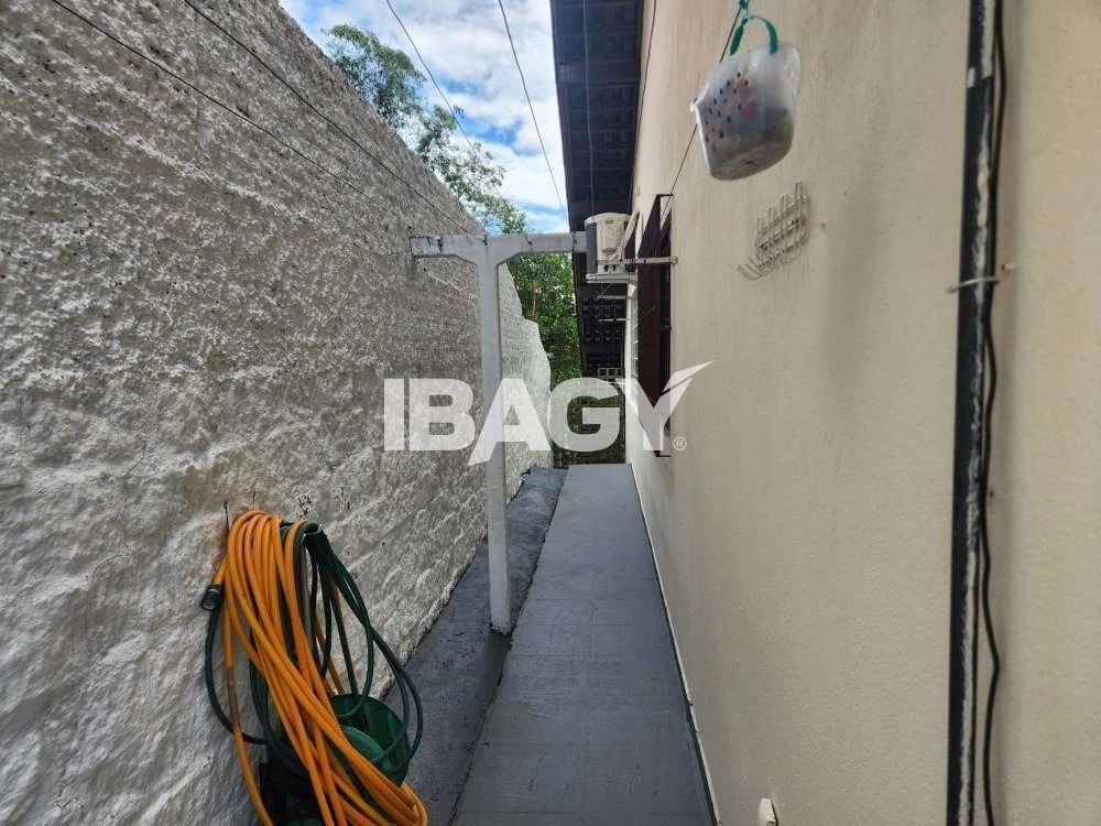 House with 4 bedrooms and 3 bathrooms, 446 m² — photo 5