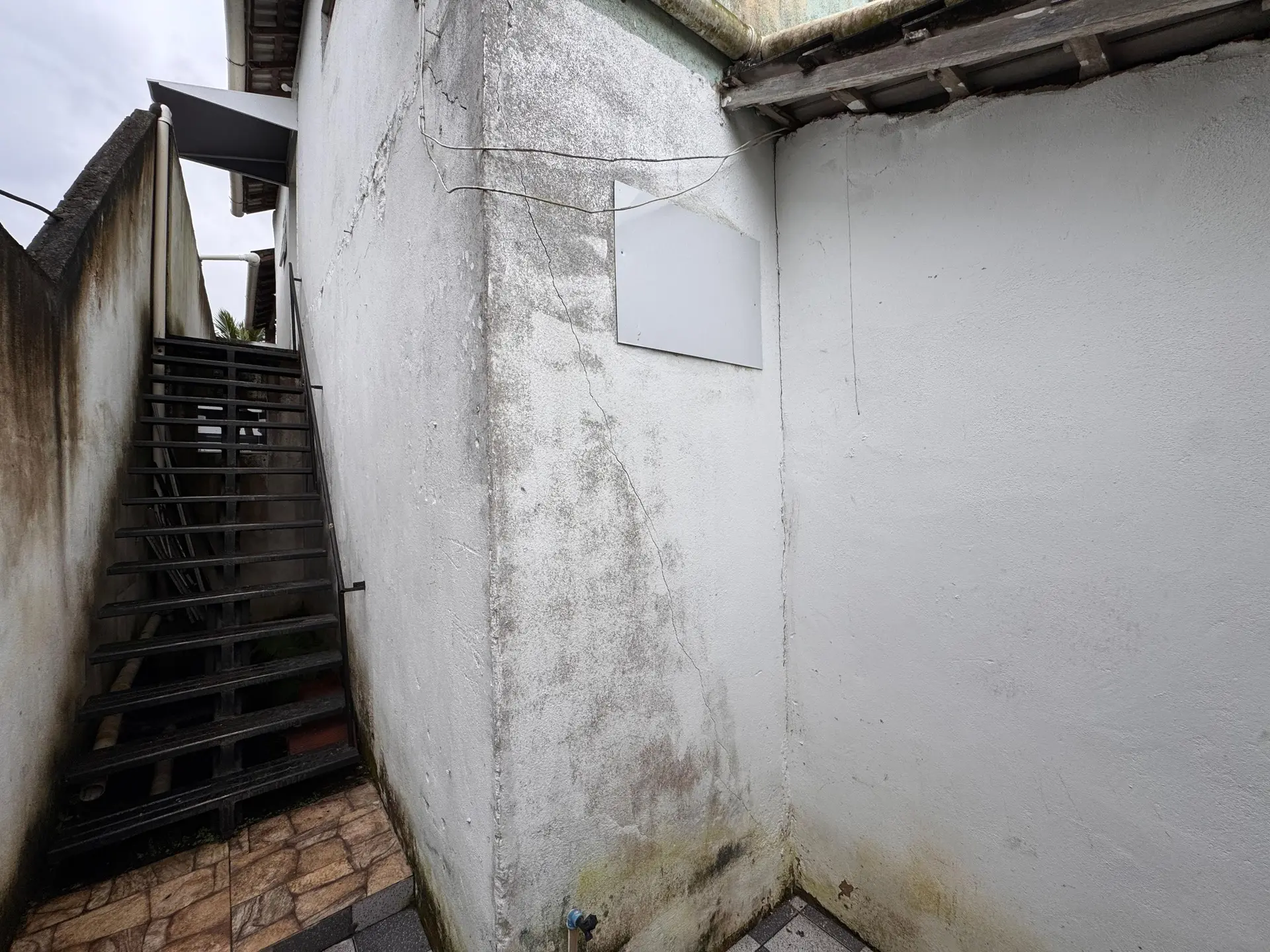 2-bedroom house with 1 bathroom no parking — photo 21