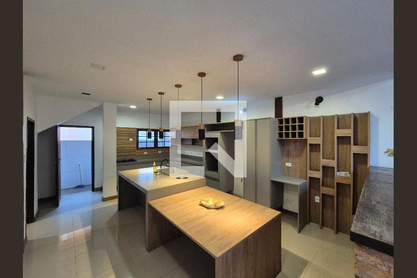 3-bedroom house with a home office — photo 2