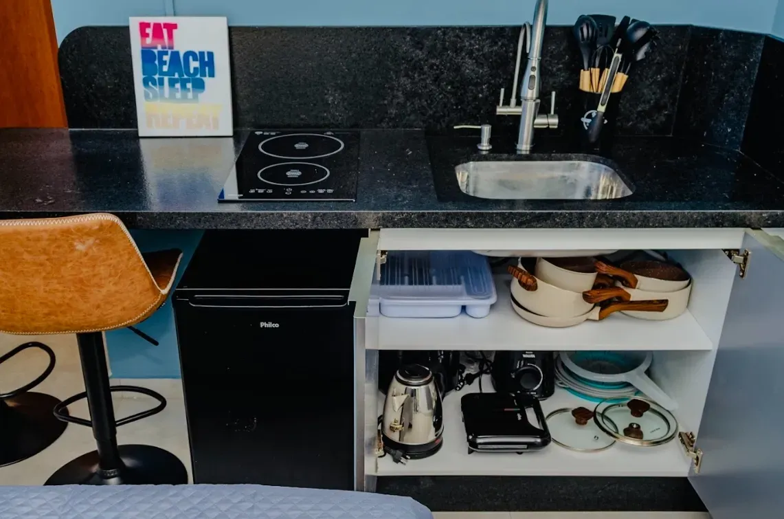 Furnished 22 m² studio with balcony and compact kitchen