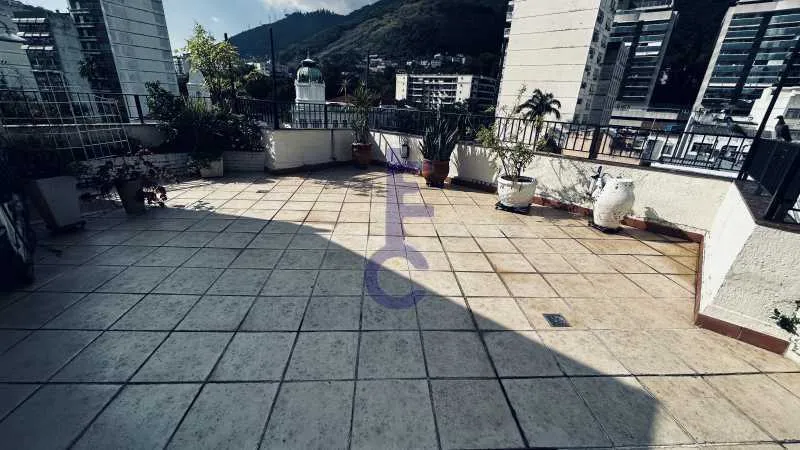 4-bedroom apartment with a grill on the balcony — photo 28