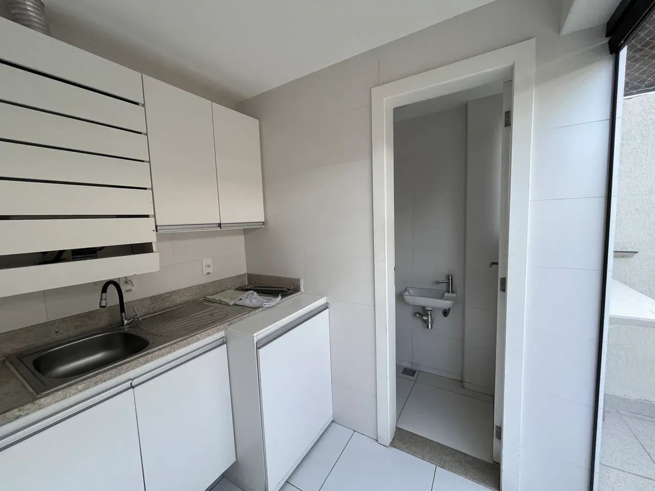 180 m² house with a walk-in closet and a mountain view — photo 31