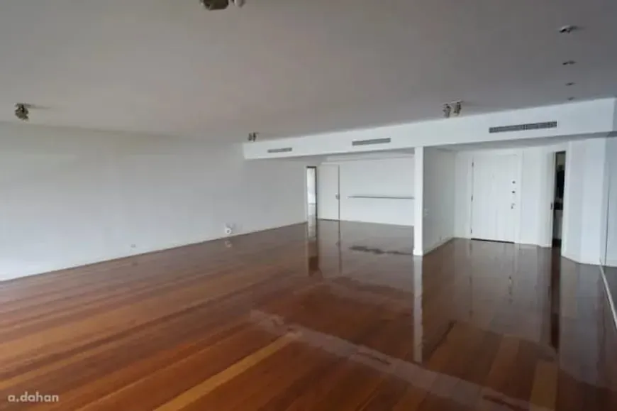 Apartment with 4 bedrooms, 5 bathrooms and 380 m² plus balcony — photo 4