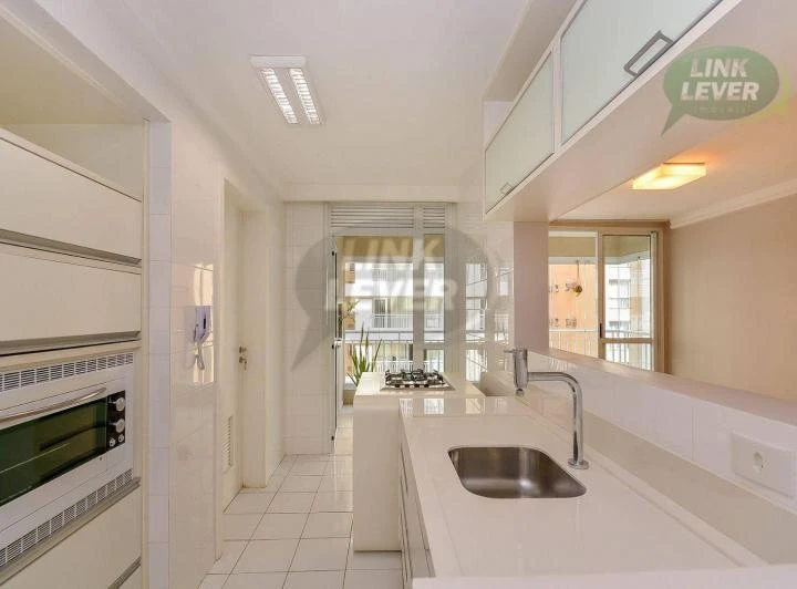 Apartamento de 99 m² com 2 dormitórios e cozinha aberta