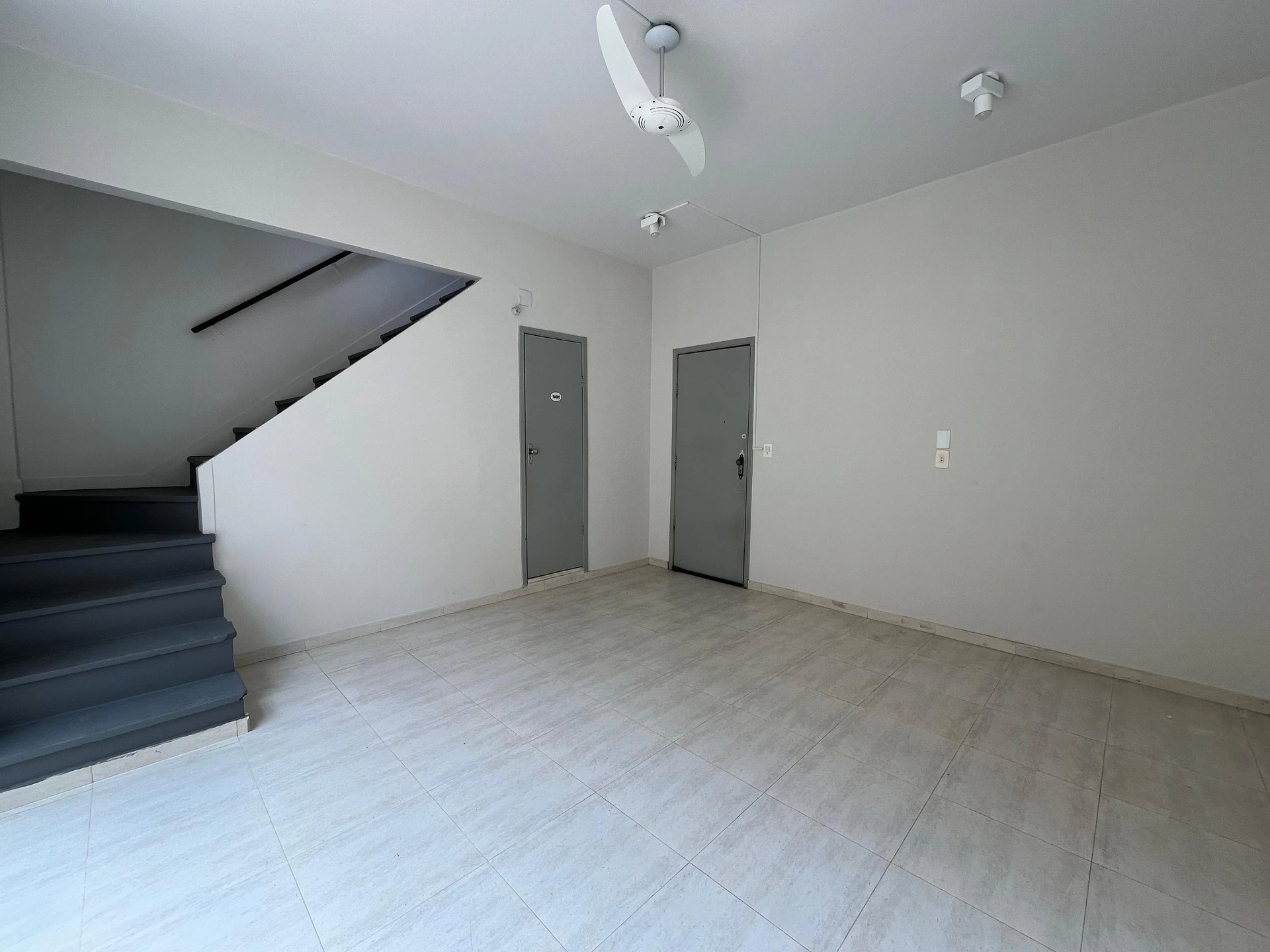 Bathtub in a 2-bedroom apartment, 170 m² — photo 13