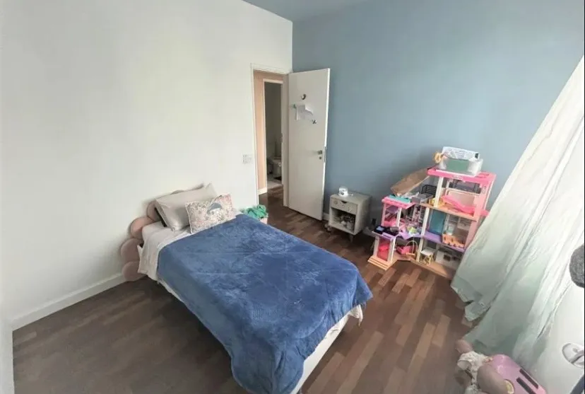 3-bedroom apartment with 3 bathrooms and a balcony — photo 3