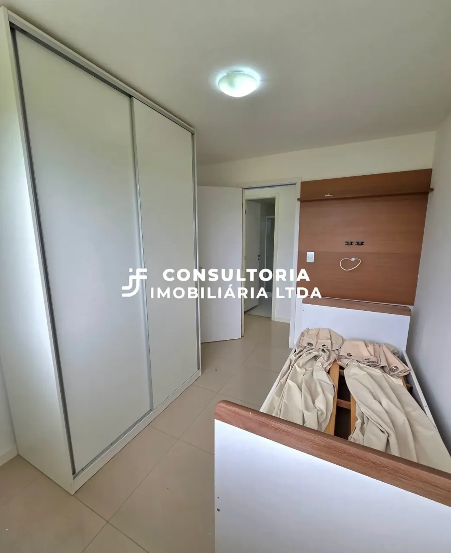 Unfurnished apartment with air conditioning and 3 bedrooms — photo 16