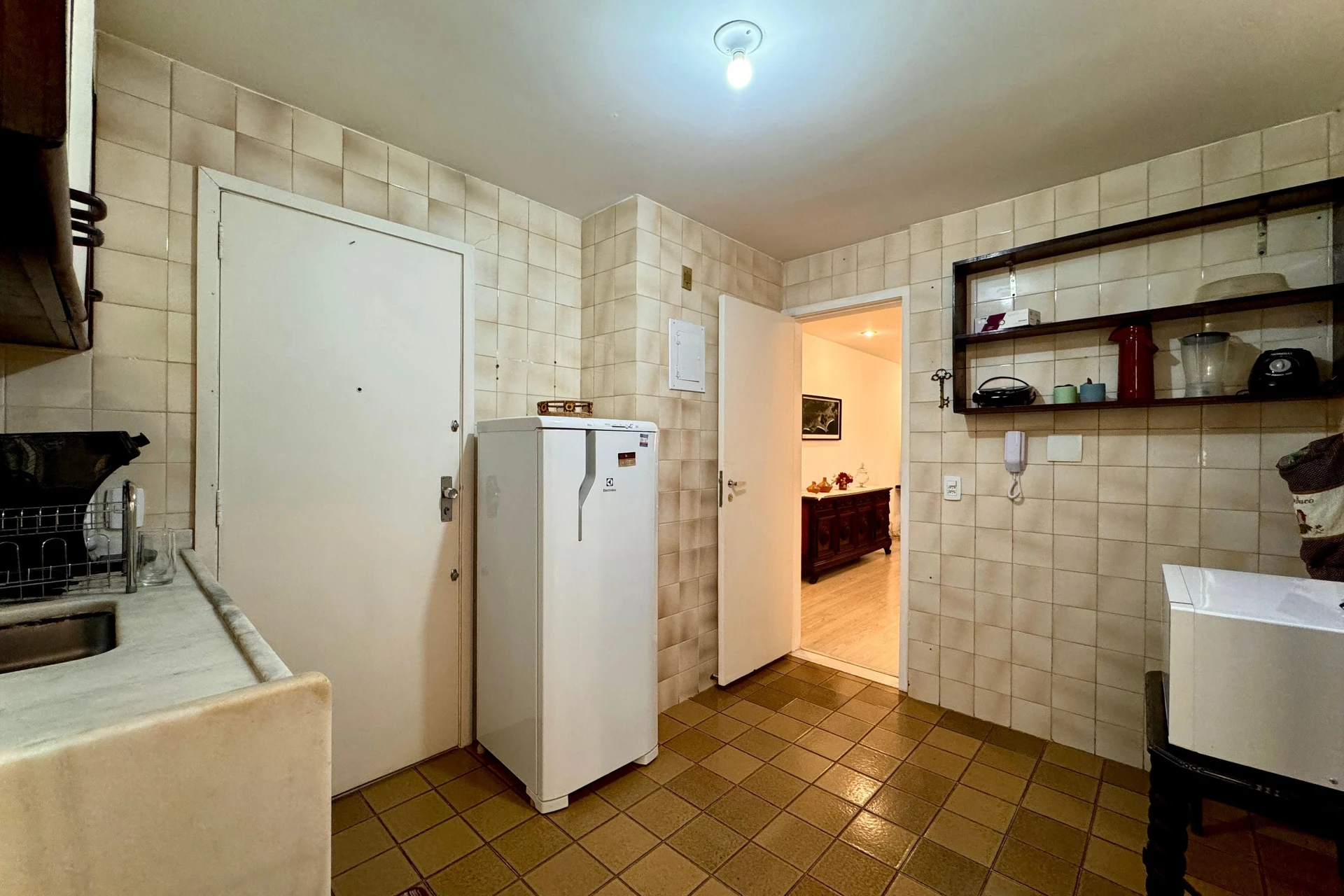 Furnished apartment, 96 m², with a glass-enclosed balcony — photo 2