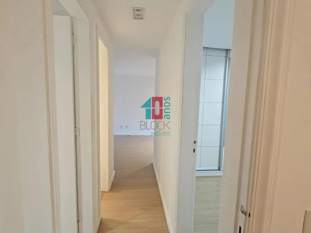 101 m² apartment with 3 bedrooms and a glass balcony — photo 17