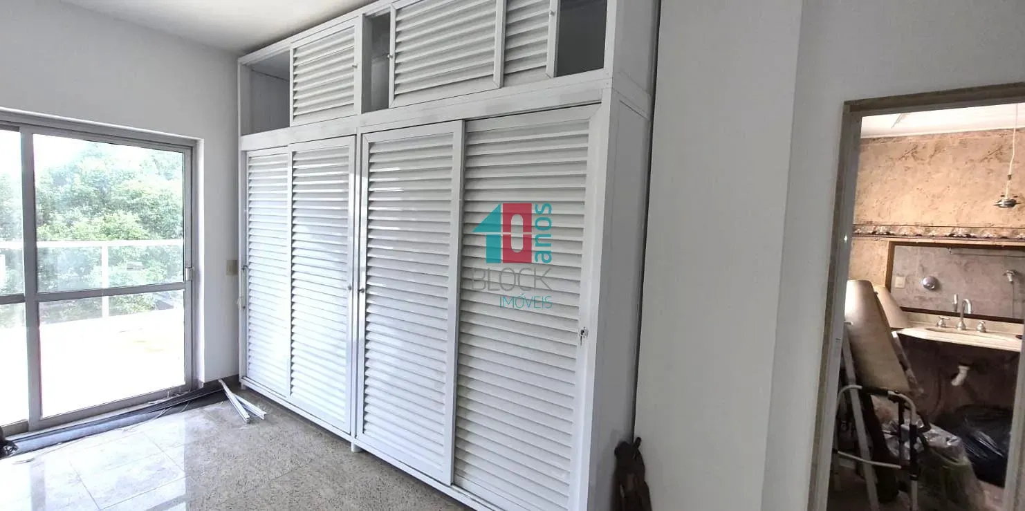 Apartamento com 4 quartos e cozinha separada — photo 41