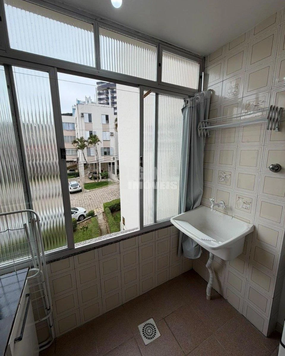 One-bedroom apartment with a home office in Florianópolis — photo 11