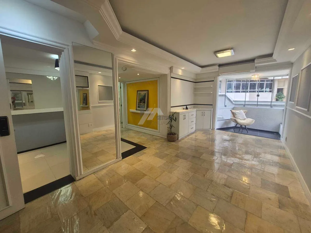 3-bedroom apartment with a glass-enclosed balcony — photo 23
