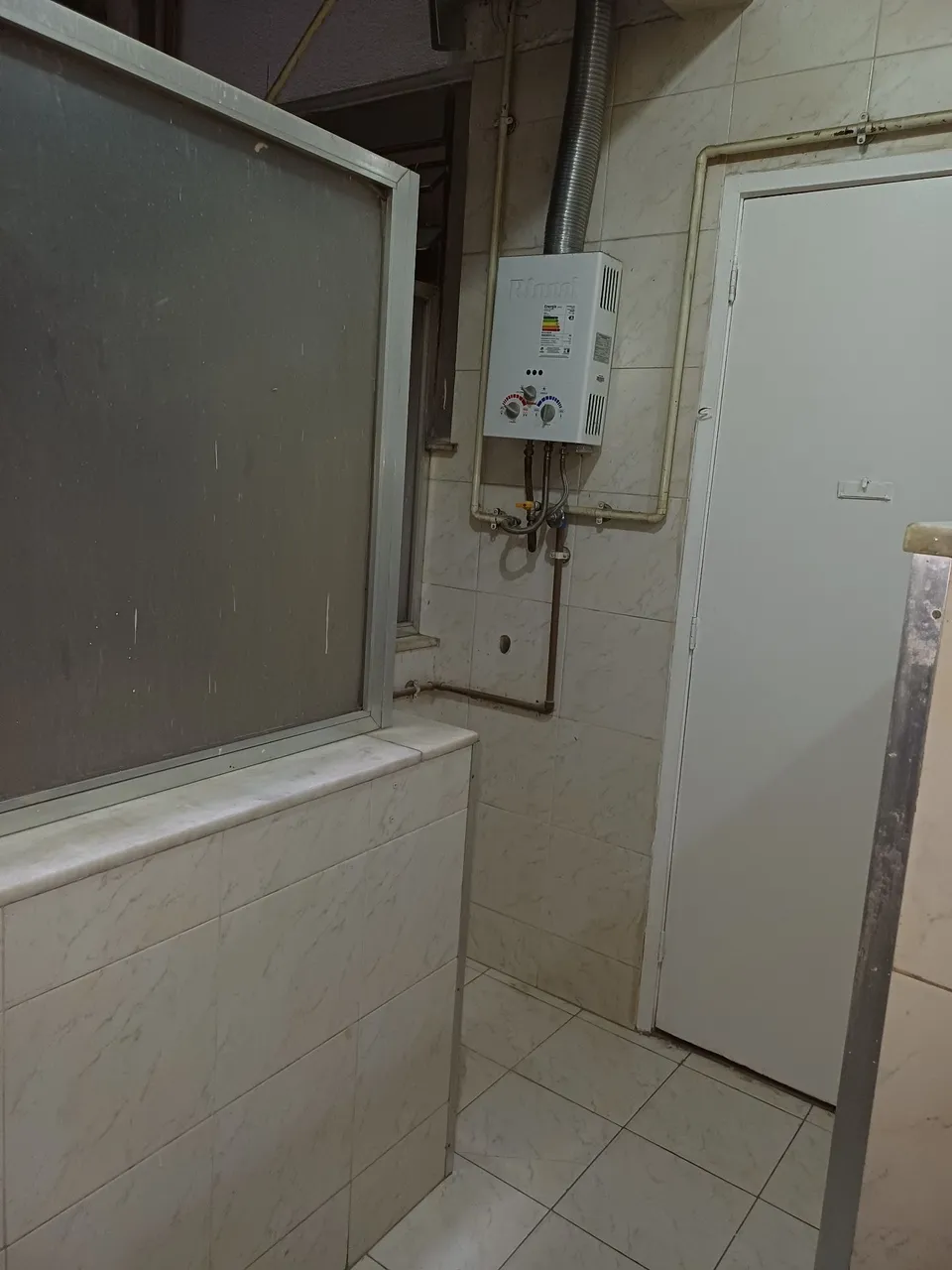3-bedroom apartment with laundry area and 2 bathrooms — photo 19