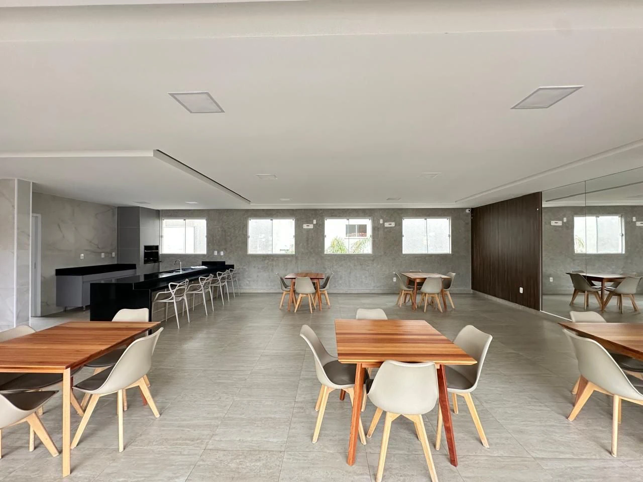 Apartamento de 2 dormitórios com varanda envidraçada — photo 3