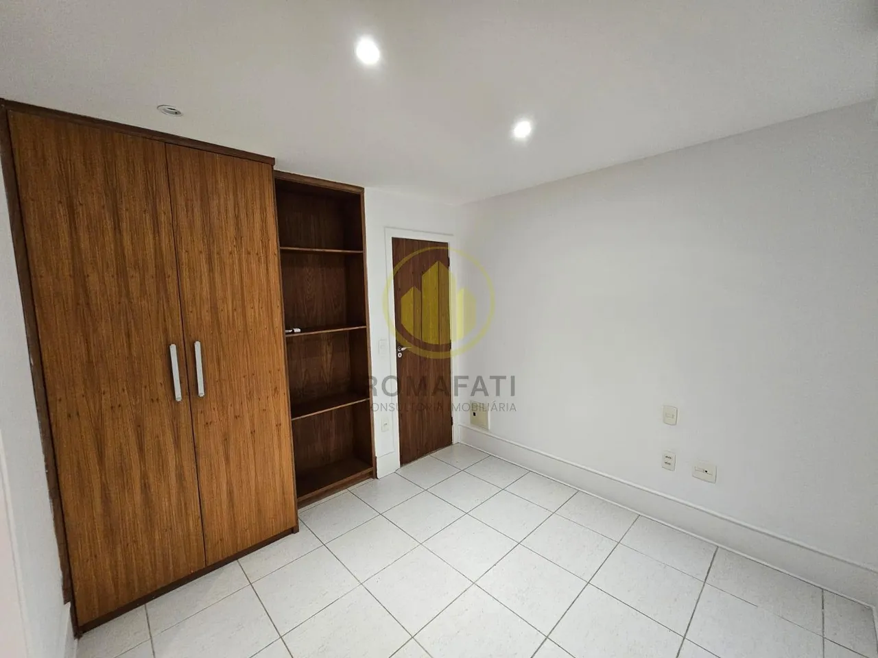 Apartamento sem mobília com 3 quartos e 4 banheiros — photo 7