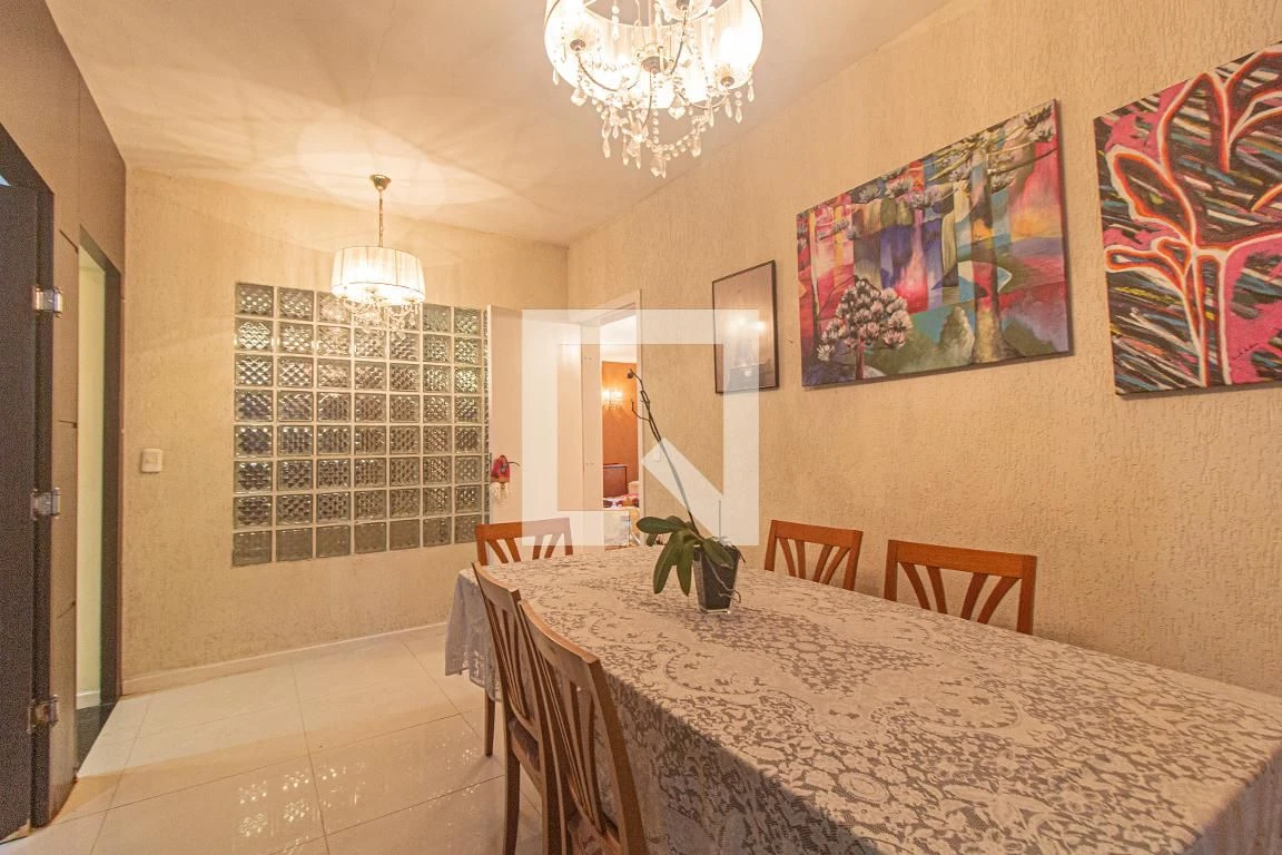 3-bedroom house with a walk-in closet in Curitiba — photo 34