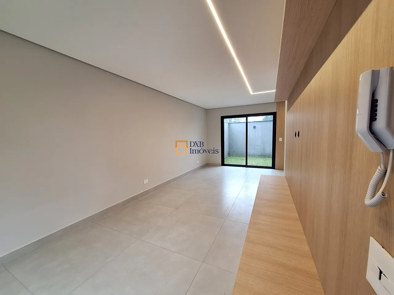 Condo house with 3 bedrooms and a guest half-bath — photo 8