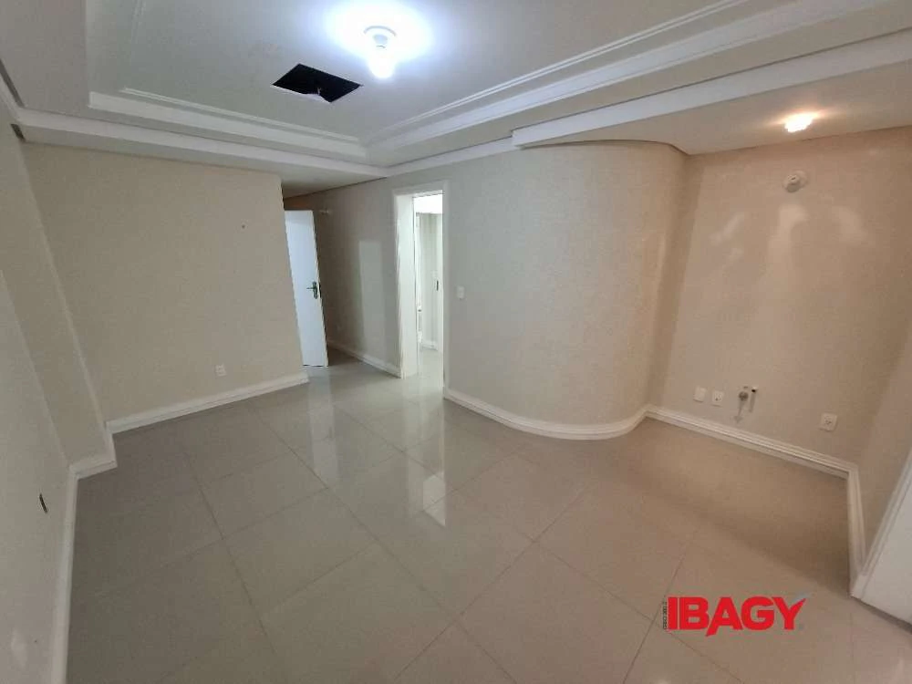 2-bedroom apartment with 1 en-suite and 2 bathrooms — photo 3