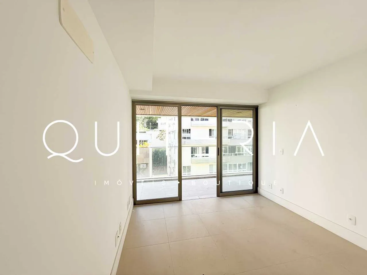 Apartamento com 3 quartos e varanda de vidro — photo 16
