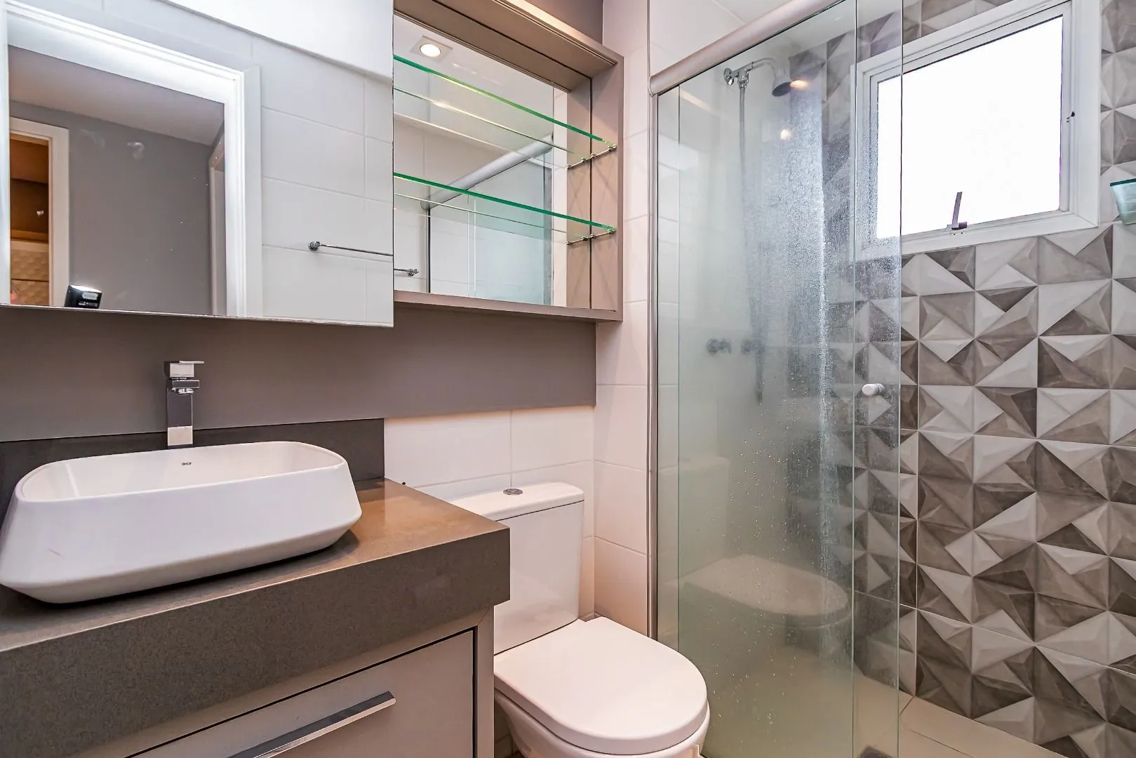 Glass-enclosed balcony in a 3-bedroom apartment, 110 m² — photo 47
