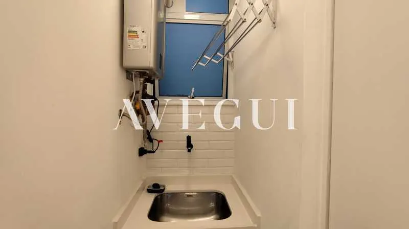 Apartamento mobiliado com 2 quartos e varanda de vidro — photo 10