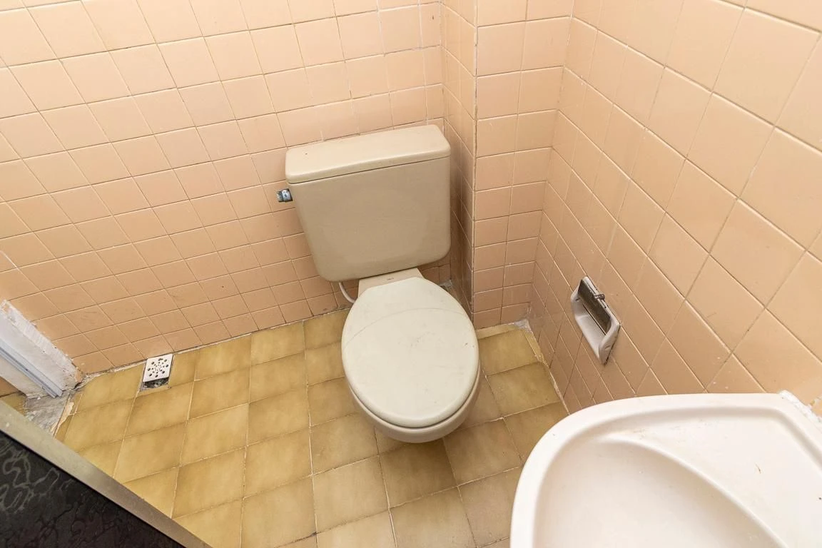 2-bedroom apartment with 1 bathroom, no parking — photo 9