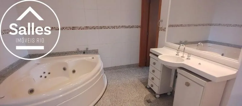 Casa sem mobília com 4 quartos, 5 banheiros e varanda — photo 26